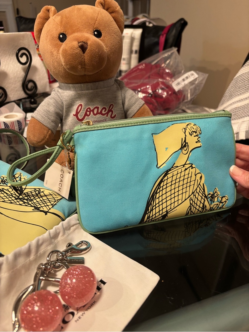 Coach Cashin Carry & 2 Luxury Skincare & Beauty Items Event - Picture 2 of 15